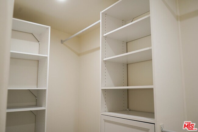 Building Photo - 10520 Eastborne Ave