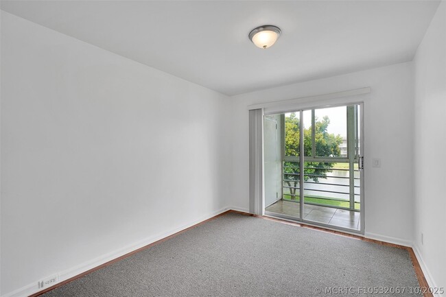 Building Photo - 486 Fanshaw L