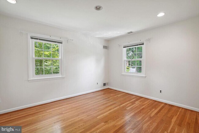 Building Photo - 7701 Barnum Rd