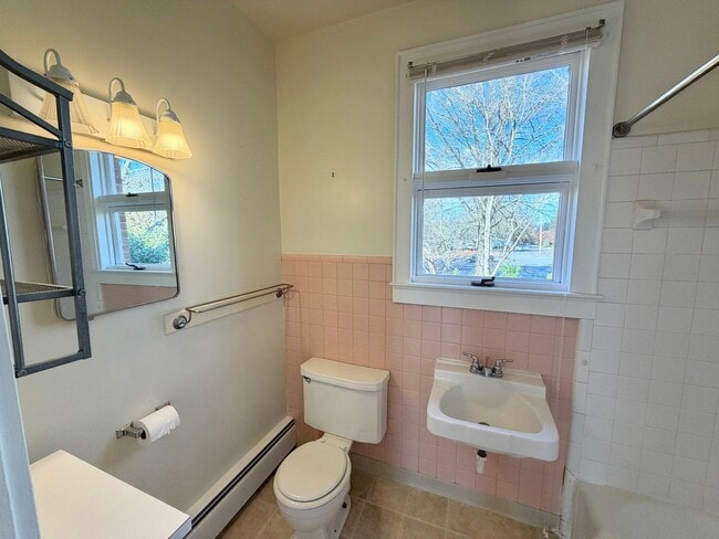 Building Photo - Mitchell College Historic District - 3BR / 4BA