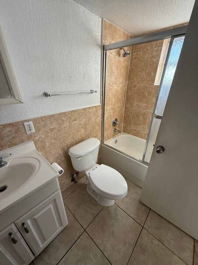 Building Photo - 3901 SW 112th Ave