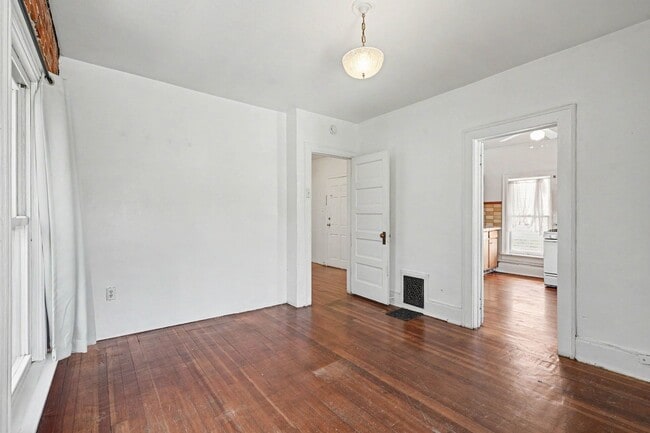 Building Photo - Historic Capitol Hill Apartment with Private Balcony