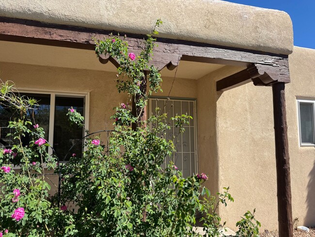 Building Photo - Victory Hills Charm!