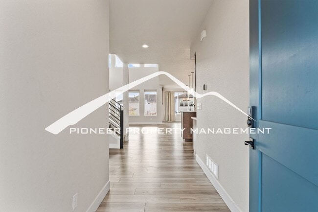 Building Photo - Breathtaking Pikes Peak Views in Desirable Wolf Ranch - 4 bedroom, 3 Full Bath, Office and Loft, ...