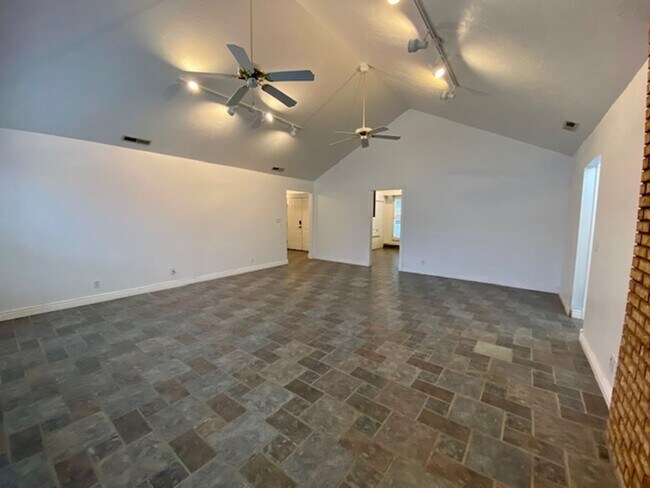 Building Photo - SPACIOUS HOME IN SANTA CLARA COMING SOON!
