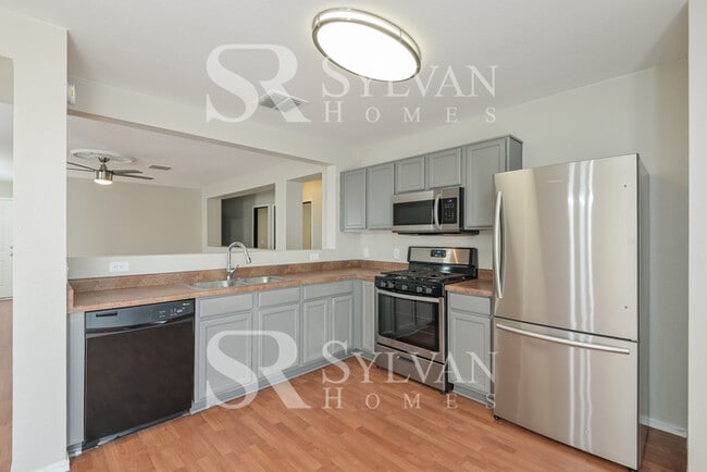 Building Photo - Welcome home to this stunning 3 bedroom, 2...