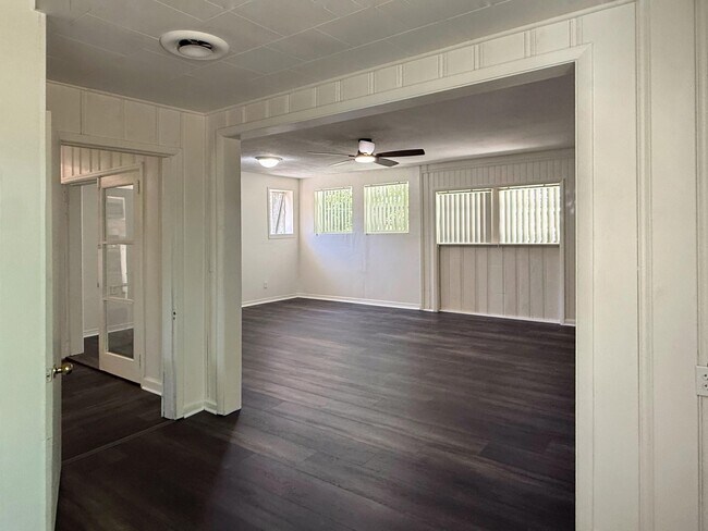 Building Photo - 244 Greenbrier Dr NE