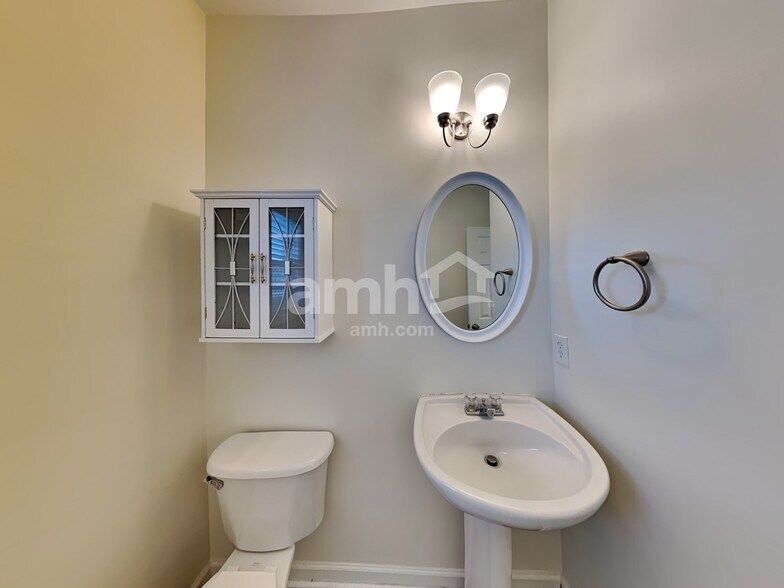 Building Photo - 811 Buffington Way