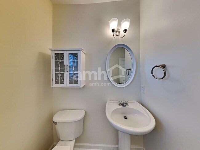 Building Photo - 811 Buffington Way