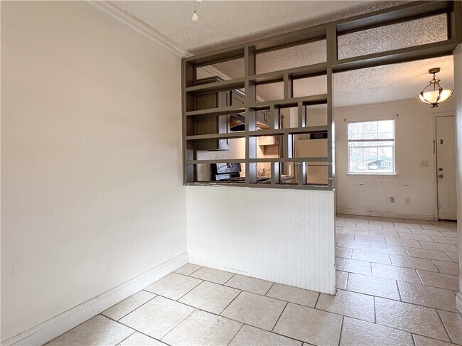 Building Photo - 413 Ewalt Ave