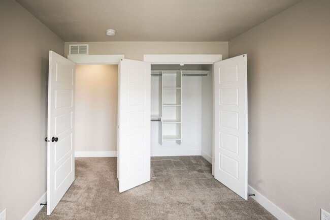 Building Photo - MODERN 4 BED 3 BATH TOWNHOME IN SUGAR CITY
