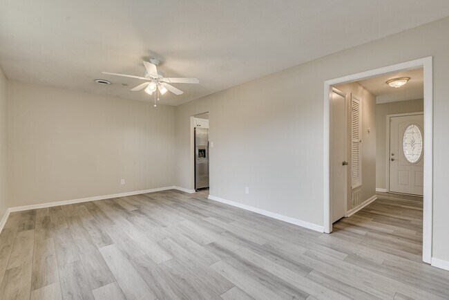 Building Photo - 250 Almon Ct