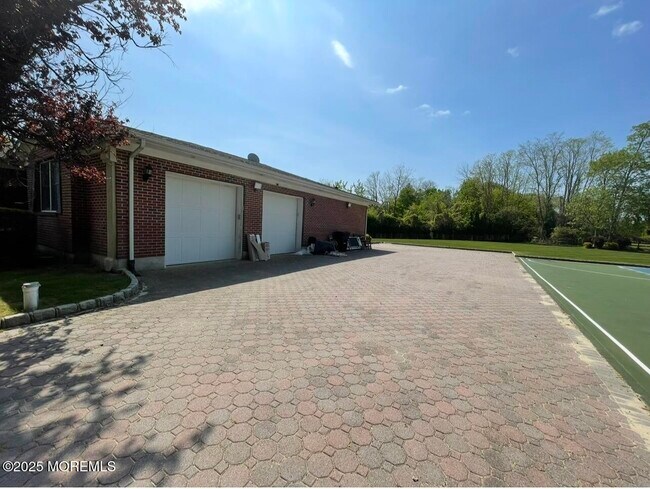 Building Photo - 16 Woodland Dr