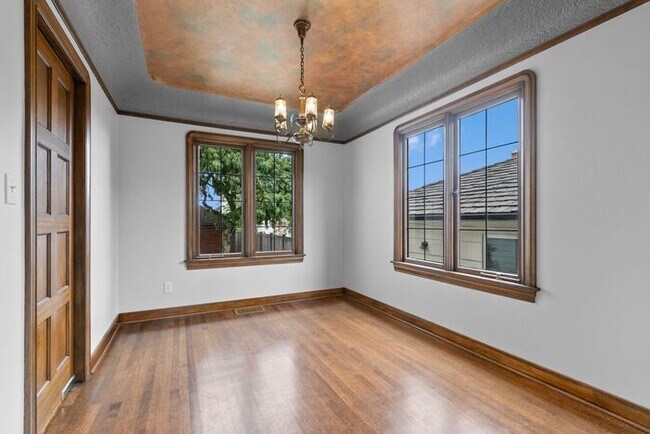 Building Photo - Stunning Air Conditioned 1931 Tudor in Coveted Admiral w/ Views