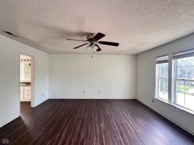 Building Photo - 10400 Hickory Hill Dr