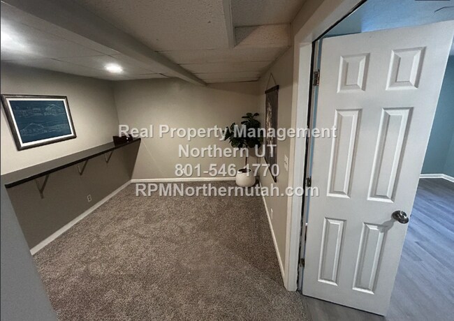 Building Photo - Large 5 bedroom home coming available in Layton