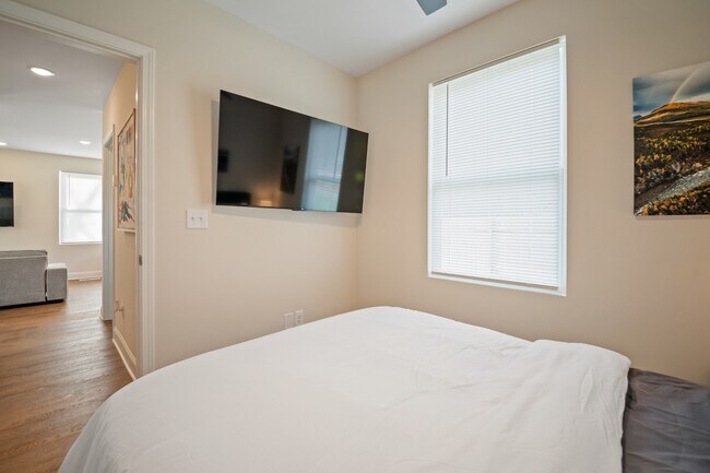 Building Photo - 24 Sawyer St