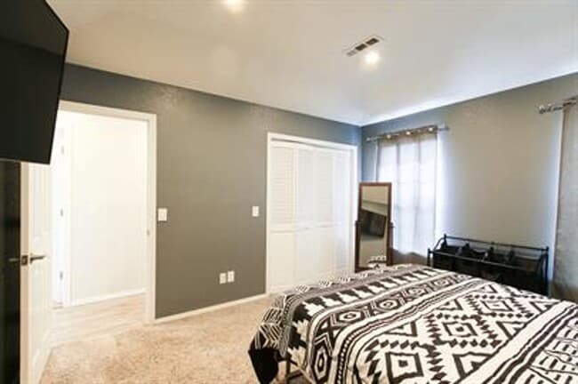 Building Photo - 1243 Oleander Ln
