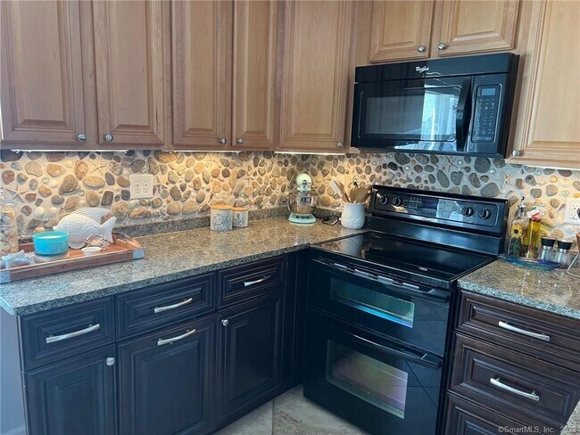 Building Photo - 145 Plum Bank Rd