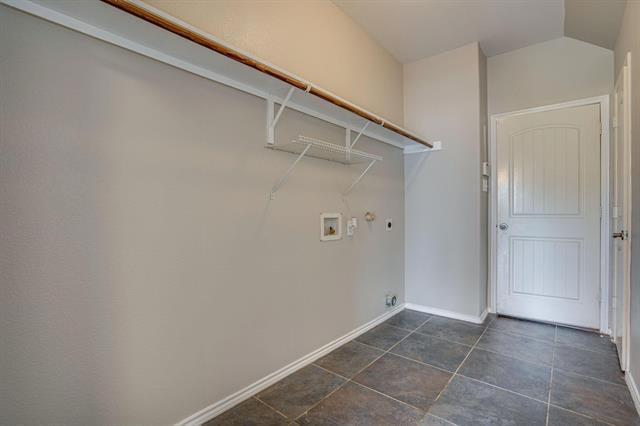 Building Photo - 4717 Hidden Pond Dr