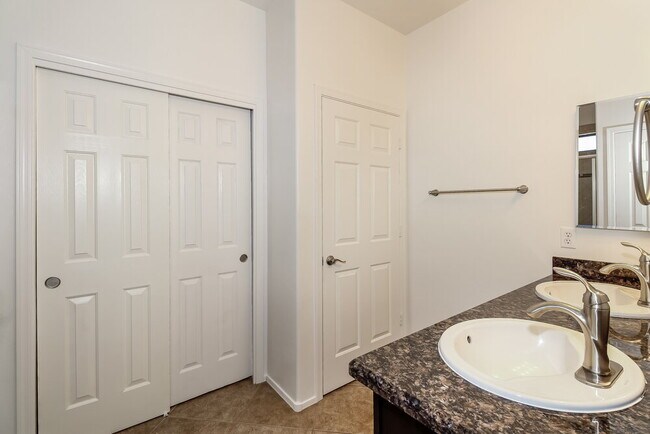 Building Photo - 4149 E Coolbrooke Dr