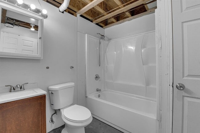 Building Photo - 51 Fountainview Dr