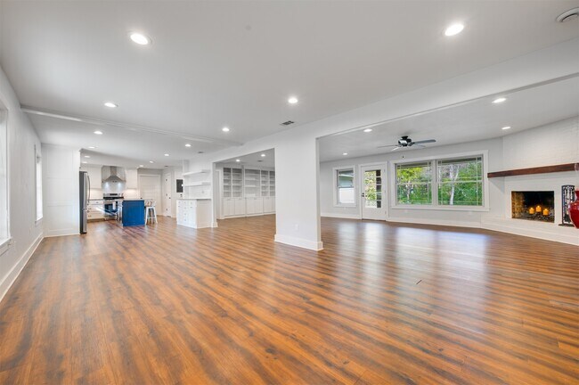 Building Photo - 215 Perryman Rd