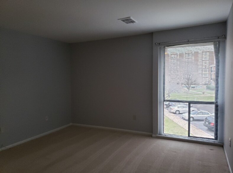 Building Photo - 9907 Blundon Dr