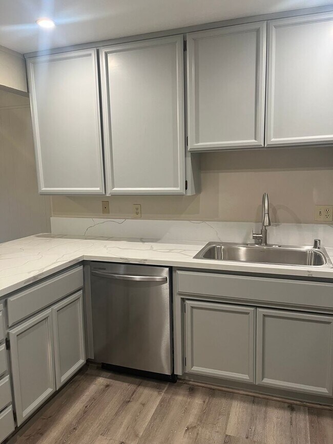 Building Photo - 1720 Kent St