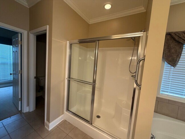 Building Photo - Spacious Executive Home in North Knox Summer Rose Subdivision