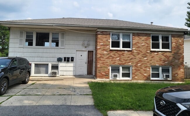 Building Photo - 38 Hillside Ave