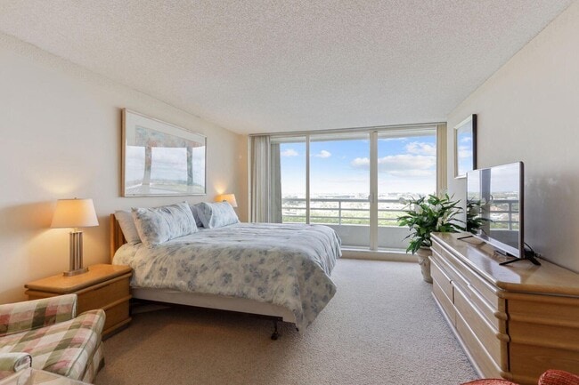 Building Photo - 4201 N Ocean Blvd