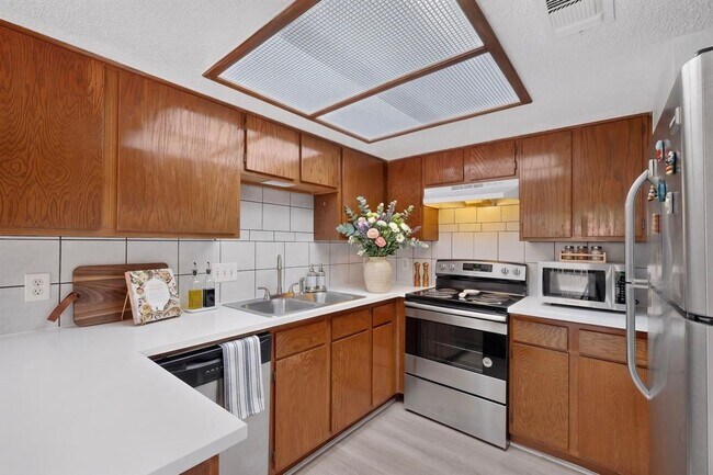 Building Photo - 8418 Fathom Cir