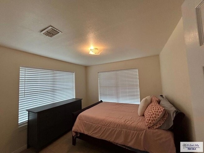 Building Photo - 711 Cisneros St