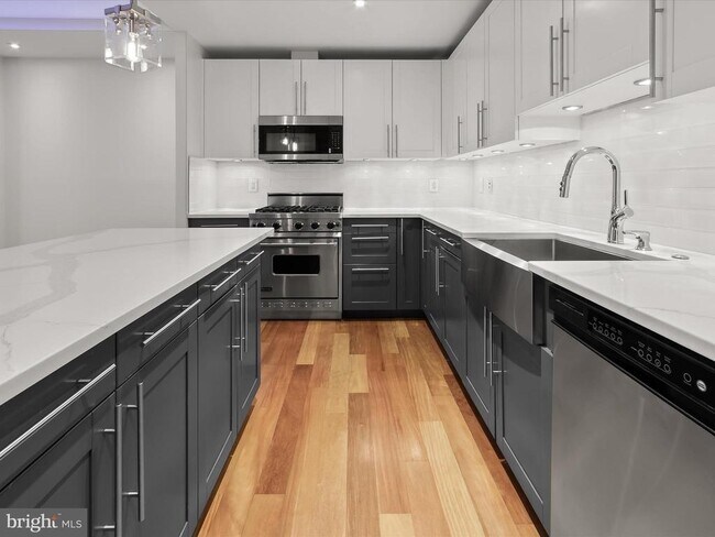 Building Photo - 2425 L St NW