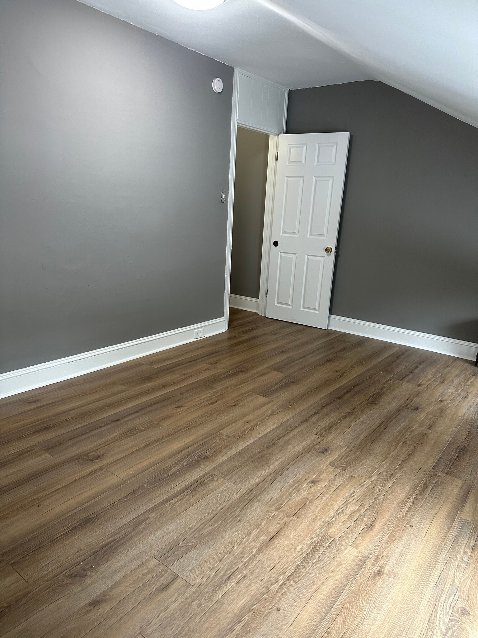 Building Photo - 204 Baldwin St