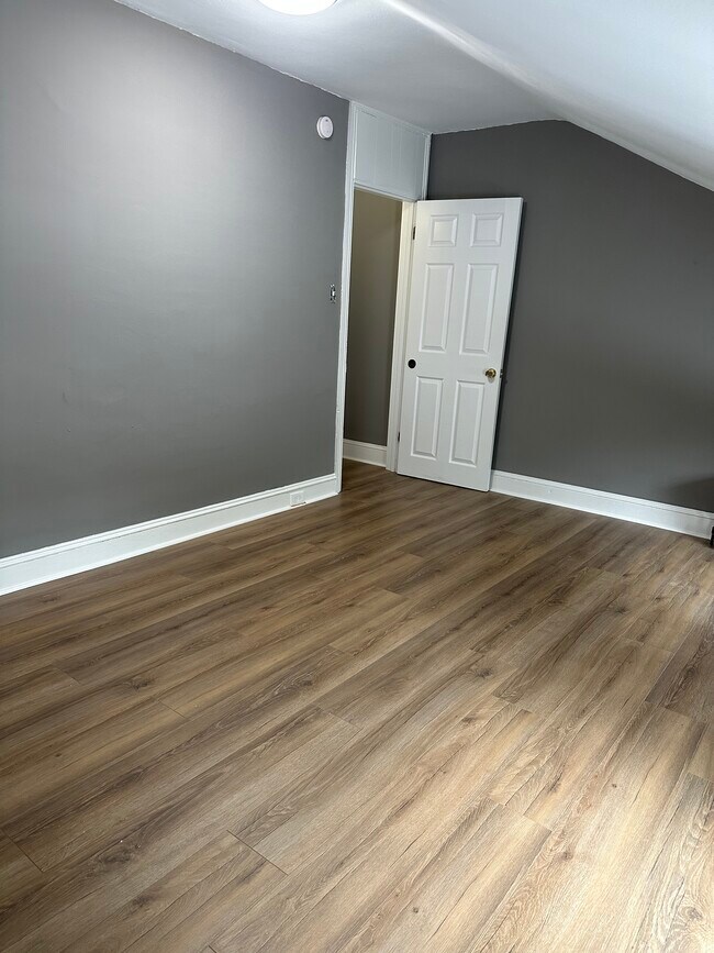 Building Photo - 204 Baldwin St