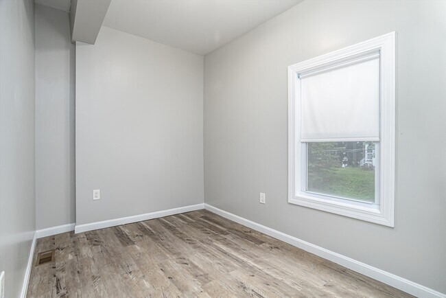 Building Photo - 176 Blossom St