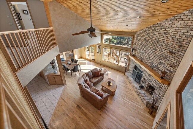 Building Photo - Fully furnished Rental