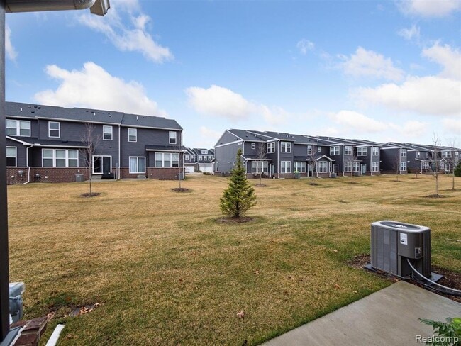 Building Photo - 4765 Glenora Dr