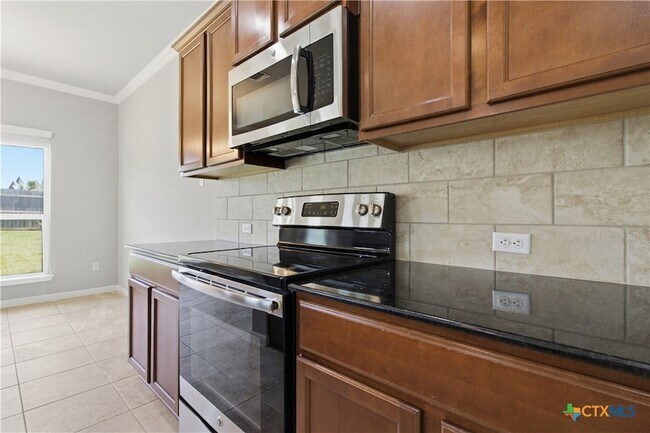 Building Photo - 5716 Blackstone Dr
