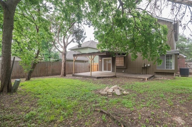 Building Photo - 1004 Kavanagh Dr