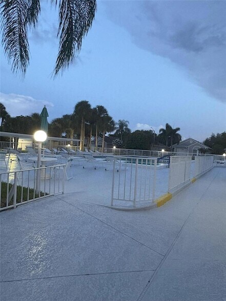 Building Photo - 13770 Oneida Dr