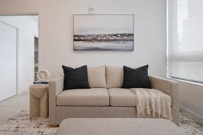 Building Photo - 225 N Miami Ave