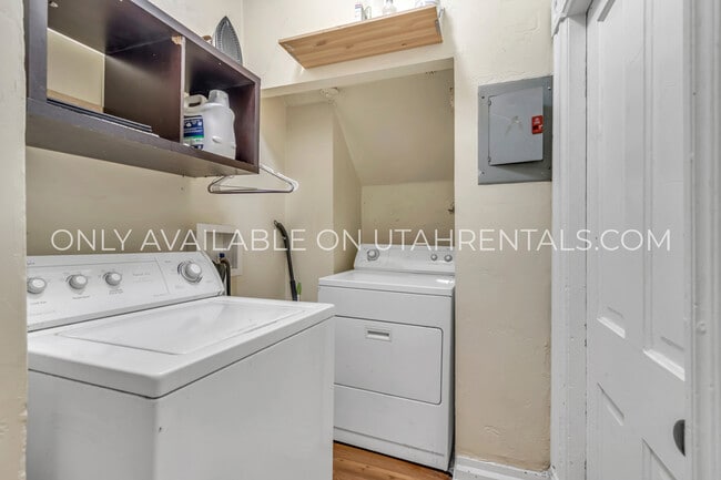 Building Photo - 1040 E 200 S