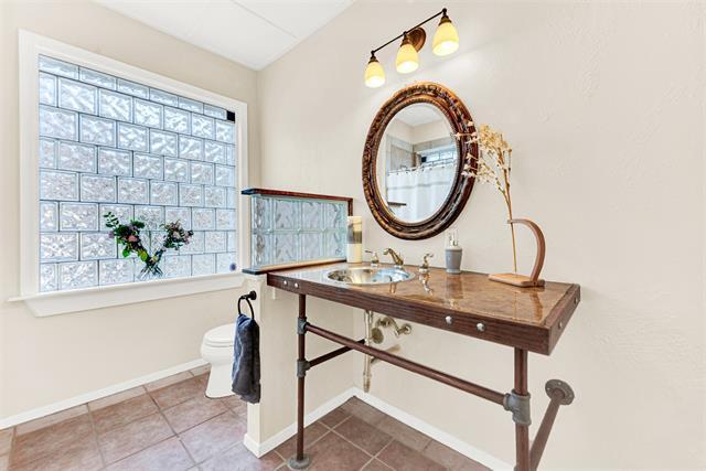 Building Photo - 1233 Lady Ln