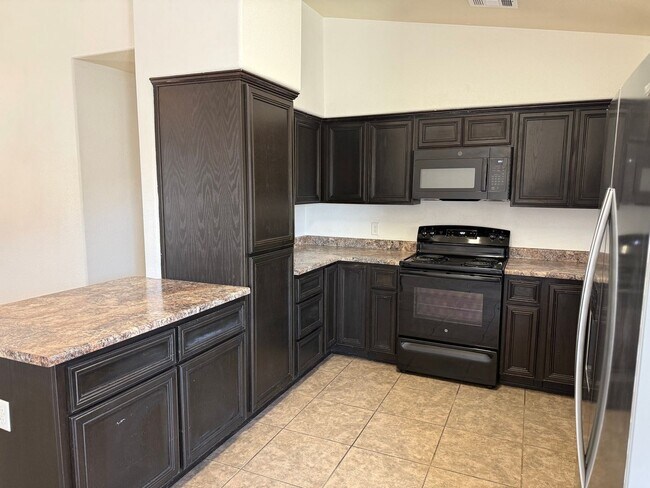 Building Photo - Solar Home for Rent