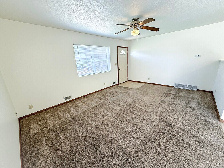 Building Photo - 2101 Mittelstadt Ln