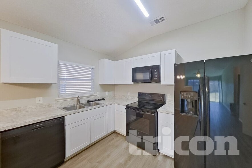 Building Photo - 232 Tulane Dr