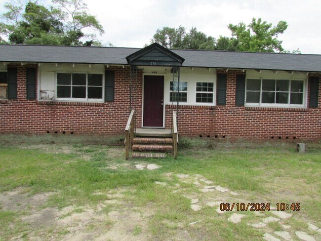 Primary Photo - Close to Downtown Sumter